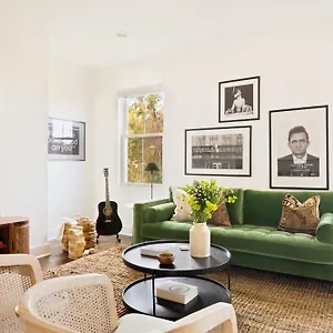  Holiday home Hart 9 By Avantstay Gorgeous Town House W Modern Amenities In